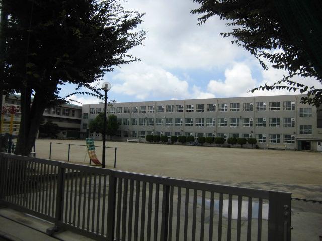 Primary school. 670m up to elementary school Nagoya Municipal Showa Bridge