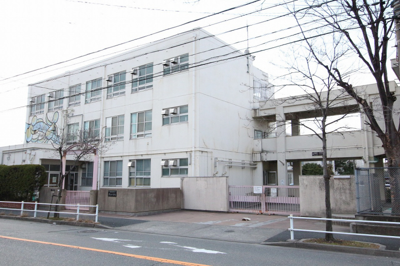 Primary school. Toyoharu up to elementary school (elementary school) 1263m