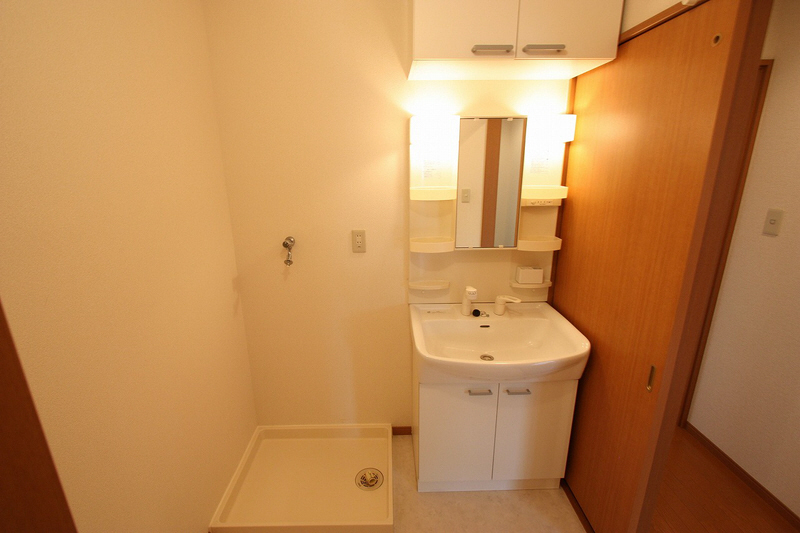 Washroom. Basin dressing room (shampoo dresser)