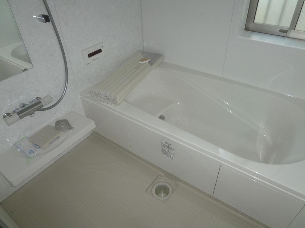 Bathroom. ◆ Bathroom heating dryer with ◆