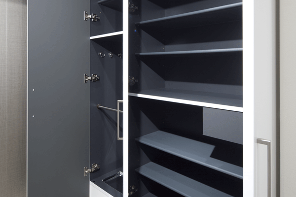 Receipt.  [Large front door storage] Large shoe box of storage capacity rich tall. The bottom has a convenient space is secured in the housing of wear everyday (same specifications)