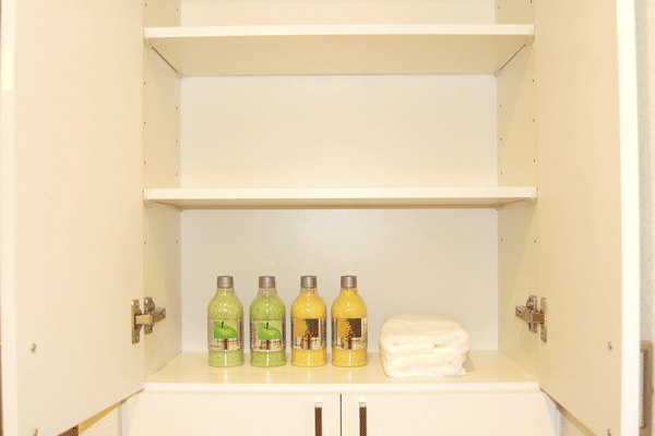 Receipt.  [Linen cabinet] To wash room, Set up a convenient linen warehouse for storage of sanitary supplies, such as towels and detergent. Because of the movable shelf, You can also organize clean Accessories (same specifications)