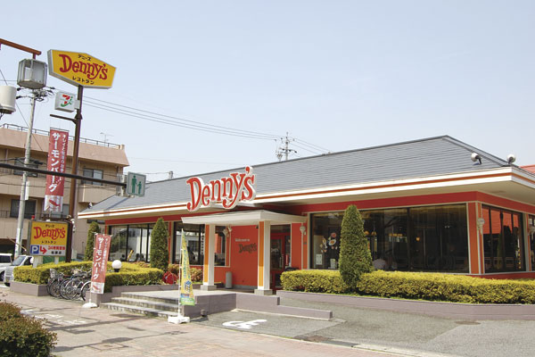 Surrounding environment. Denny's (6-minute walk ・ About 460m)