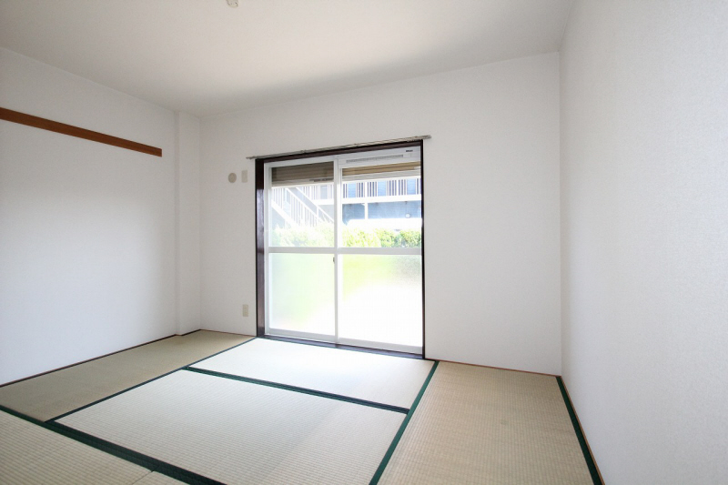 Living and room. It is a light full of Japanese-style room