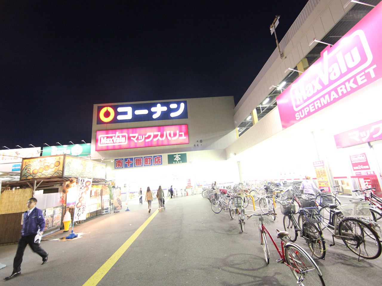 Home center. 460m to home improvement Konan Minamijuban the town store (hardware store)