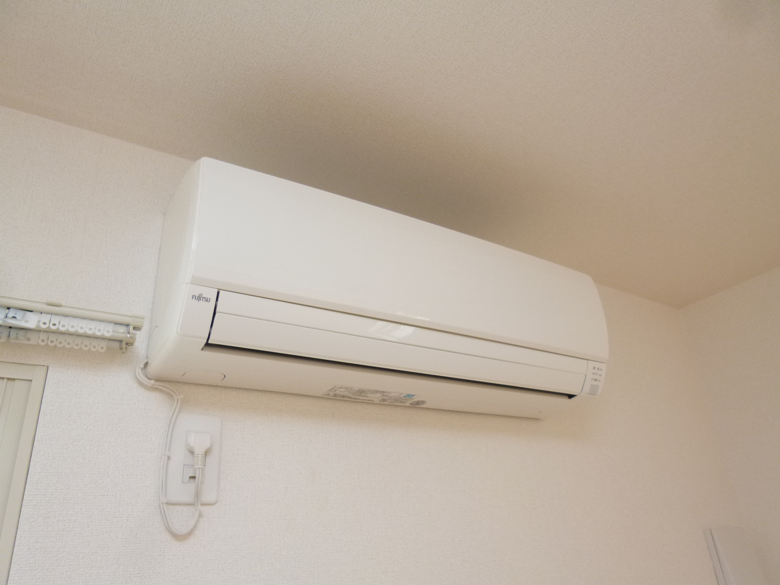 Other Equipment. Air conditioning (The photograph is an image. )