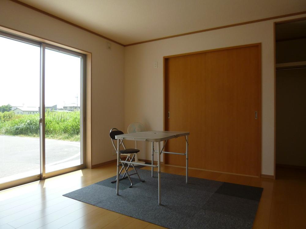 Living.  ◆ Japanese-style room adjacent ◆ 