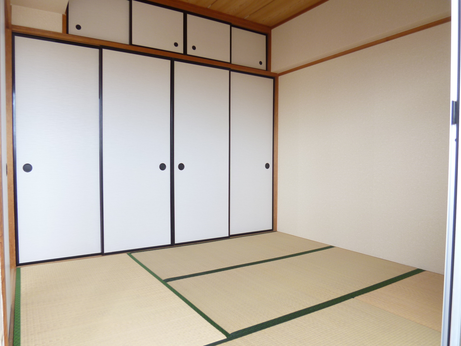 Living and room. It's there is a healing effect on the Japanese-style room