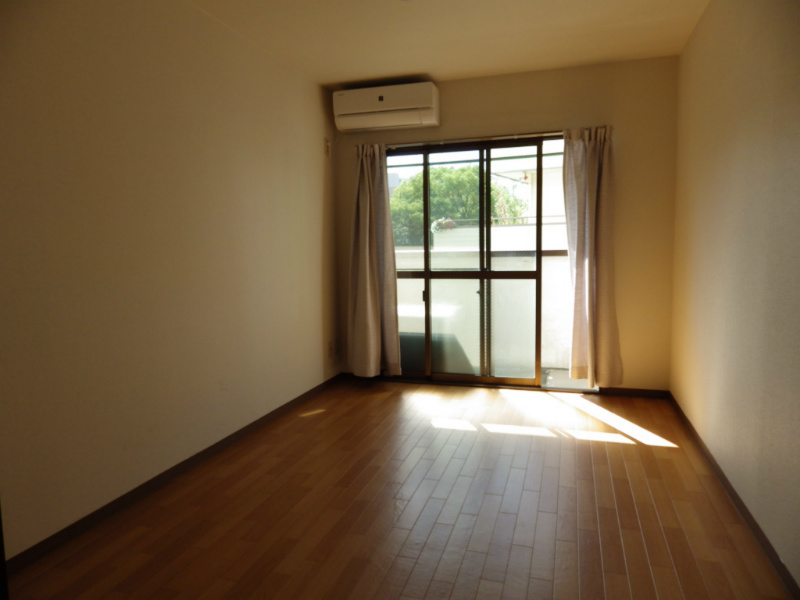 Living and room. 6 tatami of Western-style