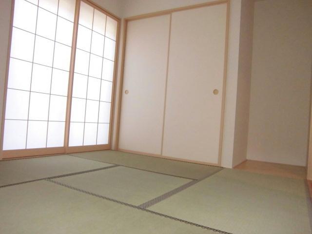 Non-living room. Japanese-style living and Tsuzukiai