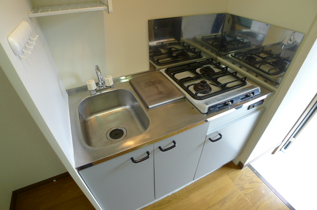 Kitchen. Two-burner stove is equipped with the system Kitchen! 