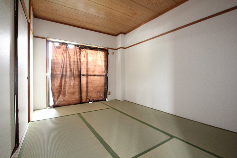 Living and room. I think you calm the Japanese-style room