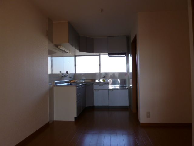 Living and room. There is dining space