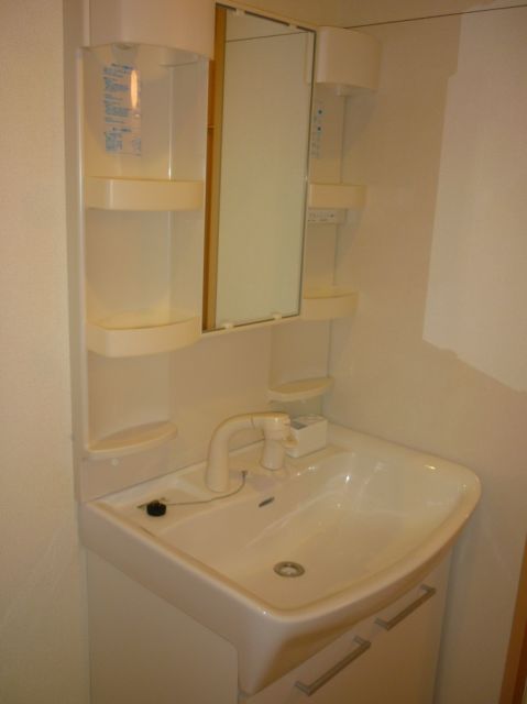 Washroom. Popular independent wash basin in women ・ Shampoo with Dresser