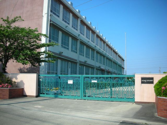 Primary school. Municipal Nishimaeda up to elementary school (elementary school) 490m