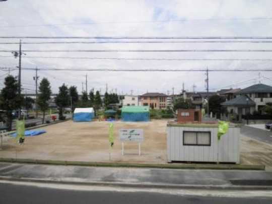 Local photos, including front road. Widely also front road, Sunny! Parking is also easy to!