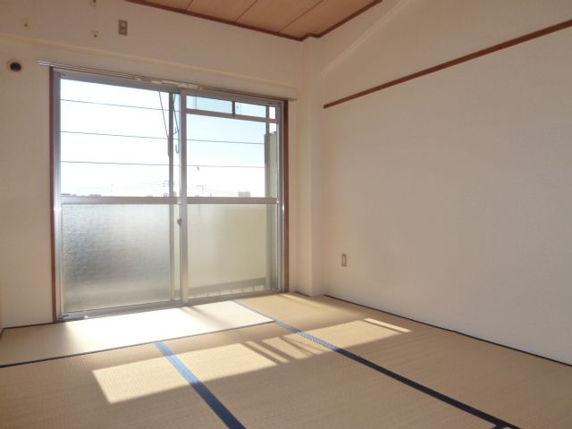 Other room space. It will be relaxing Japanese-style room.