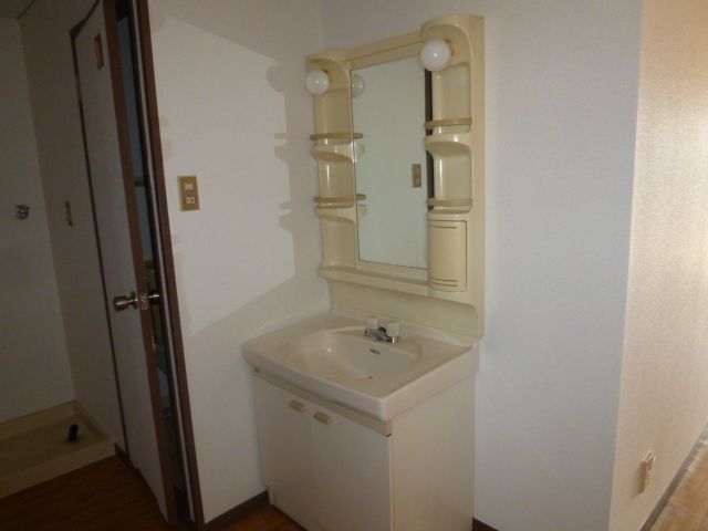 Washroom. It will be at the door space.