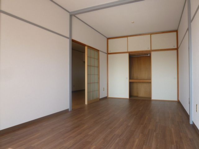 Other room space. It is the washstand.