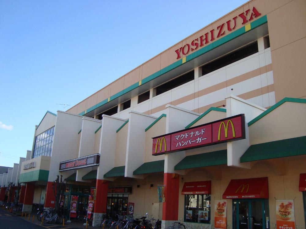 Shopping centre. Until Yoshidzuya 1140m