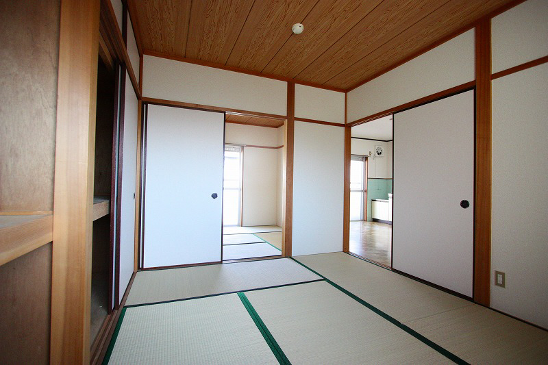 Living and room. 6 Pledge of Japanese-style room