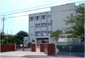 Junior high school. 500m to Nagoya City takes junior high school