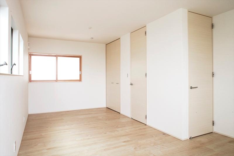 Non-living room. Building C Western-style 2 has become a door 1 Room, In accordance with the growth of the child, You can be partitioned in the future 2 room.