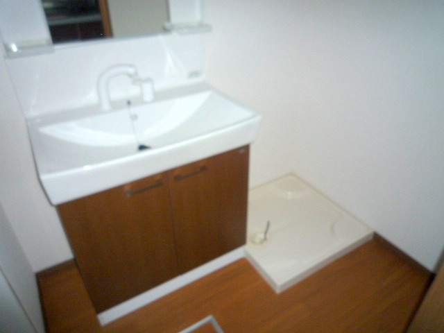 Washroom. The photograph is a 1K type of the same properties.