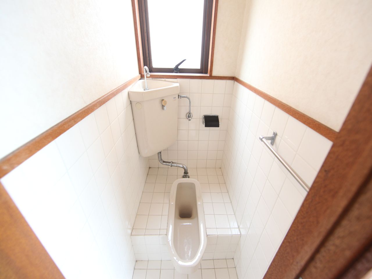 Toilet. Toilet (bath separate toilet) with a window (ventilation good)