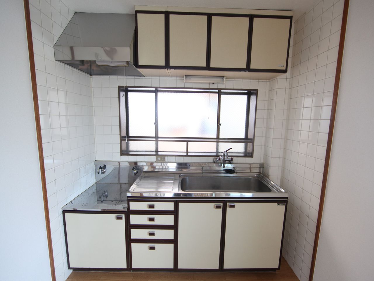 Kitchen. Kitchen (gas two-burner stove installation possible) with a window (ventilation good)