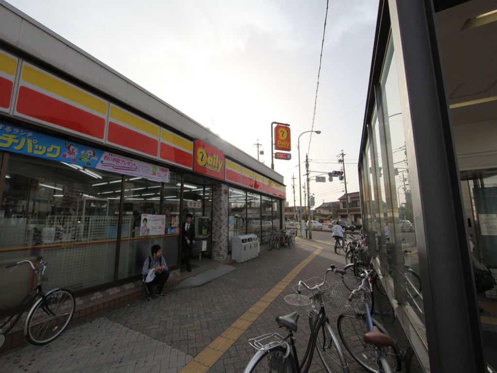 Convenience store. 246m until the Daily Yamazaki Nakagawa Takahata store (convenience store)