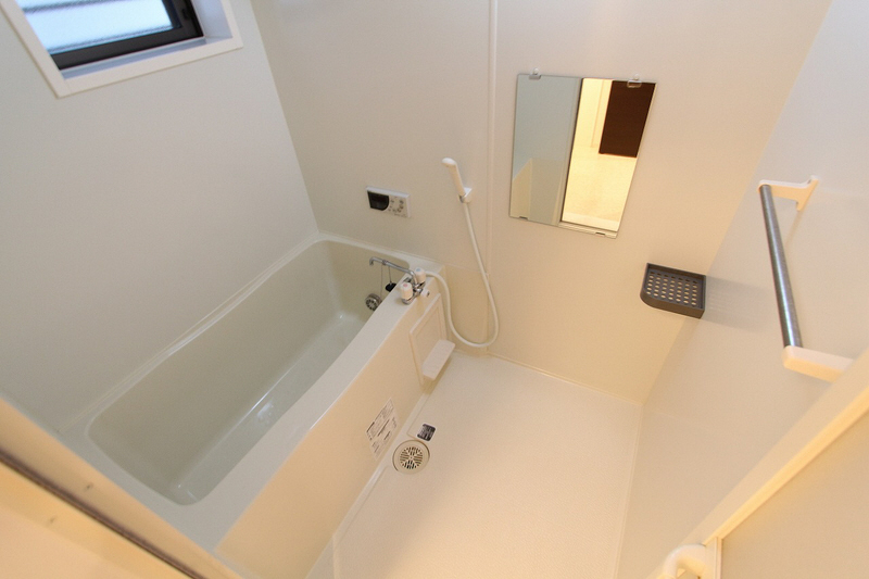 Bath.  ※ Room 101 interior photograph reference