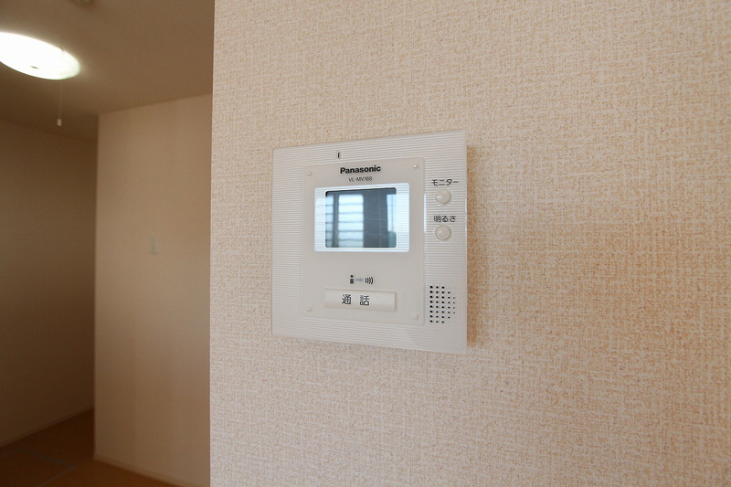 Security.  ※ Room 101 interior photograph reference