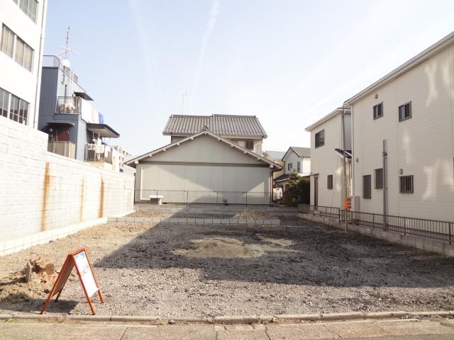 Local photos, including front road. Pre-ground survey. 