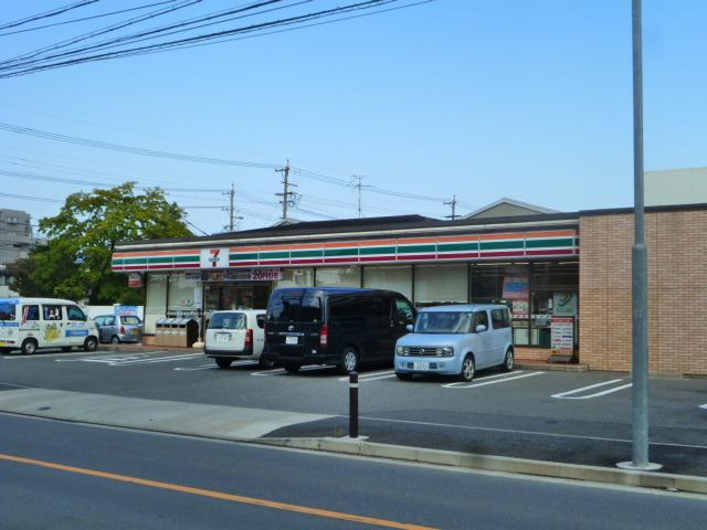 Convenience store. 114m to Seven-Eleven Nagoya Sotoshin-cho 3-chome
