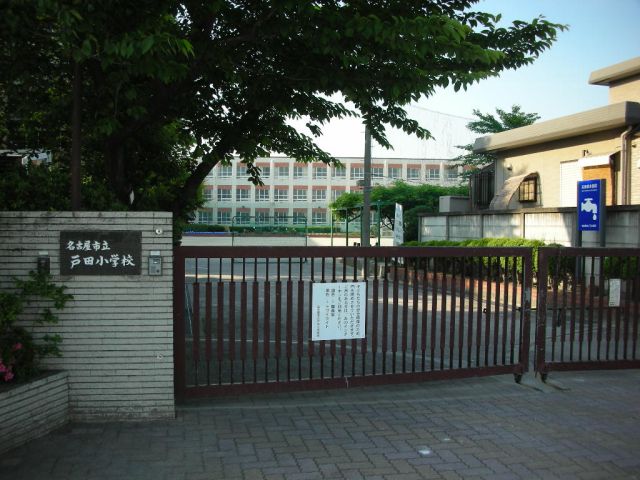 Primary school. 670m up to municipal Toda elementary school (elementary school)