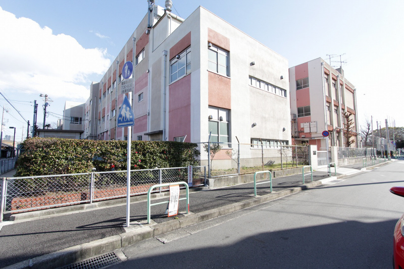 Primary school. Rokyo up to elementary school (elementary school) 412m