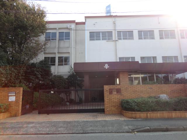 Junior high school. Showa Bridge Junior High School