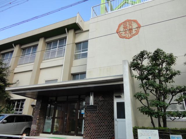 Primary school. Showa Bridge Elementary School