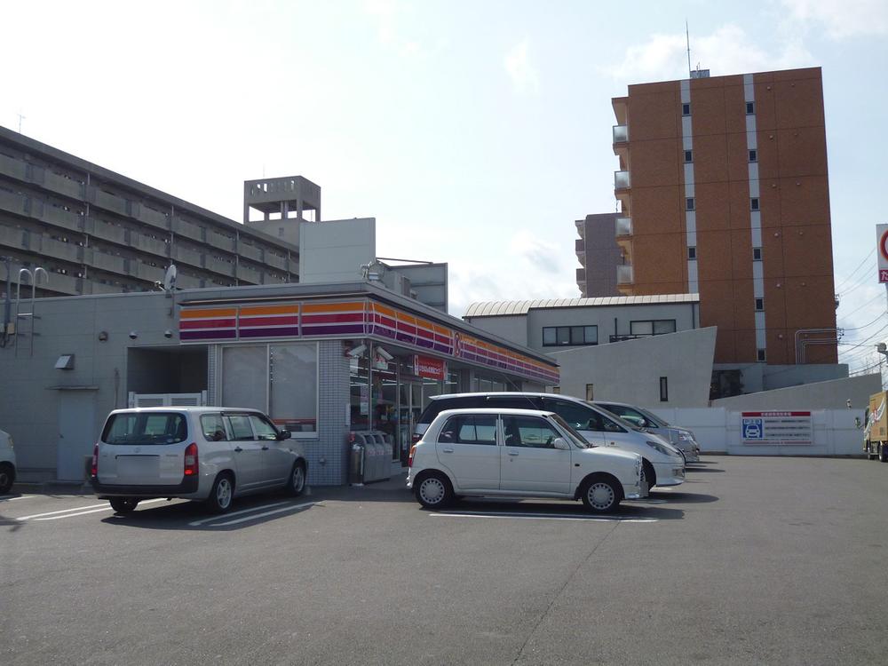 Convenience store. 810m to Circle K Johikari chome shop