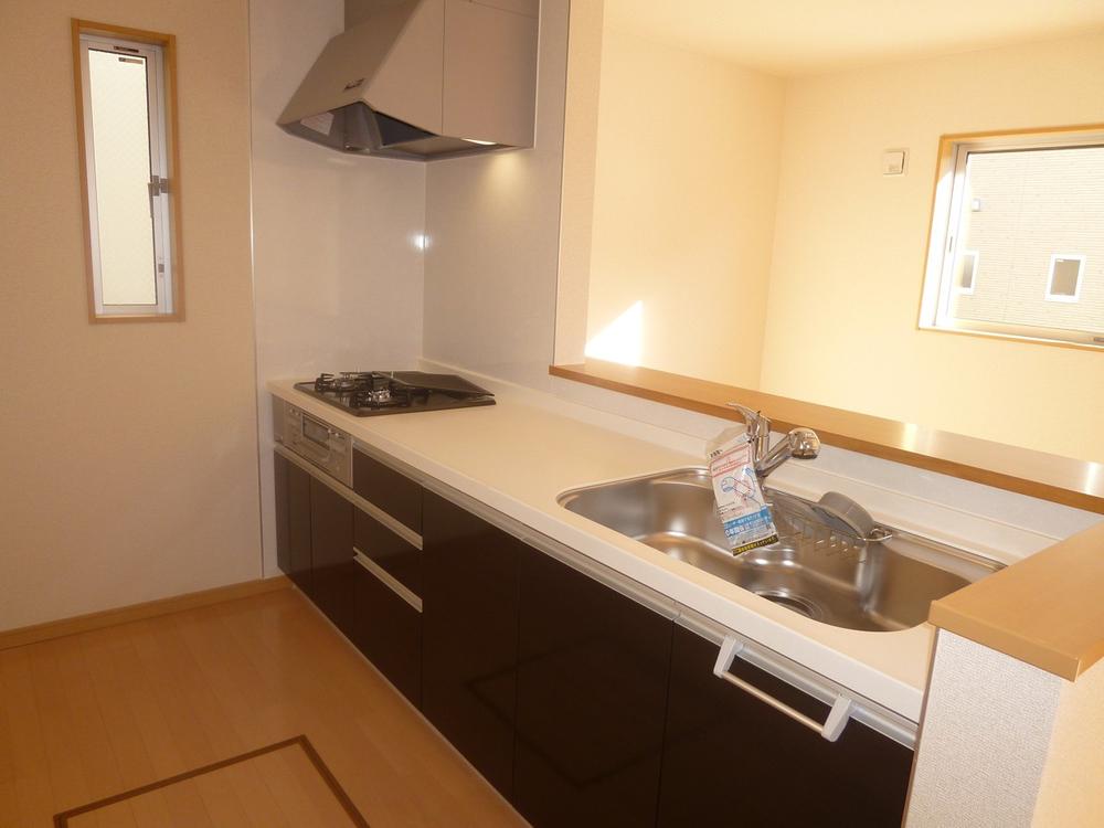 Kitchen. 1 Building ◆ Underfloor storage with face-to-face kitchen ◆