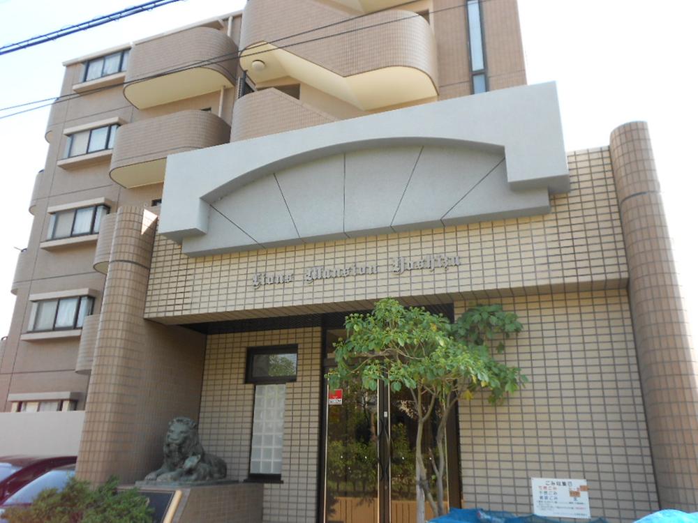 Entrance. Entrance is.