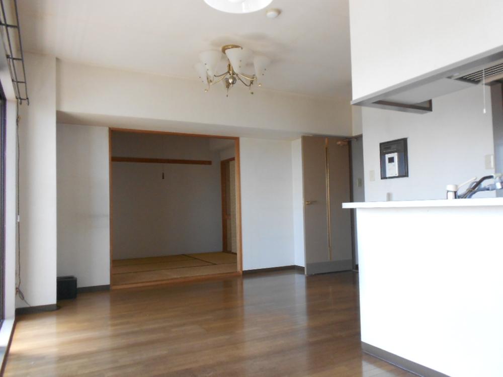 Living. Bright living-dining (August 2013) Shooting