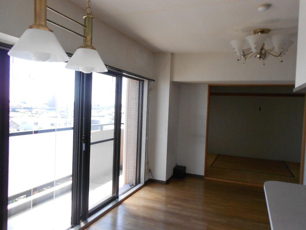 Living. It is a bright living dining a lot of the area of ​​the window (August 2013) Shooting