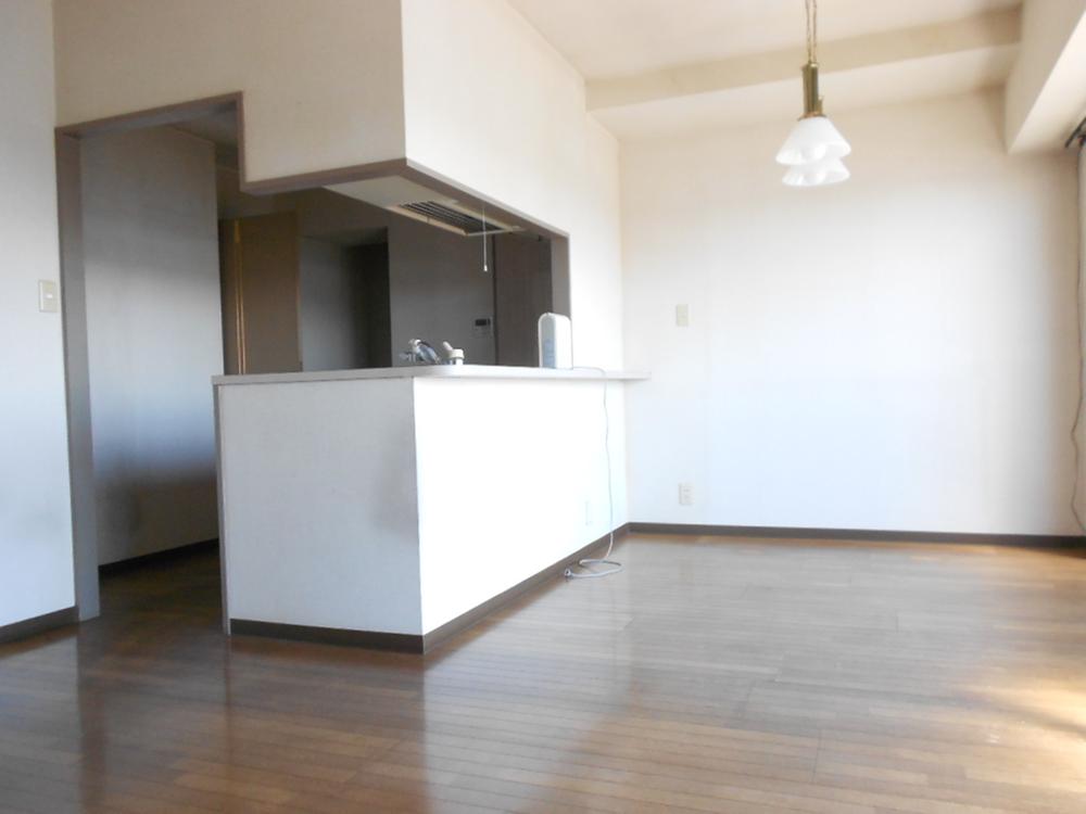 Living. Kitchen is a face-to-face kitchen (August 2013) Shooting