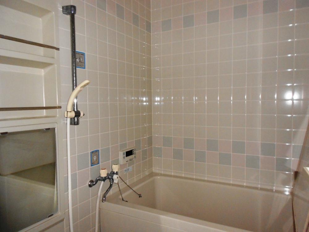 Bathroom. It is with reheating function. (August 2013) Shooting