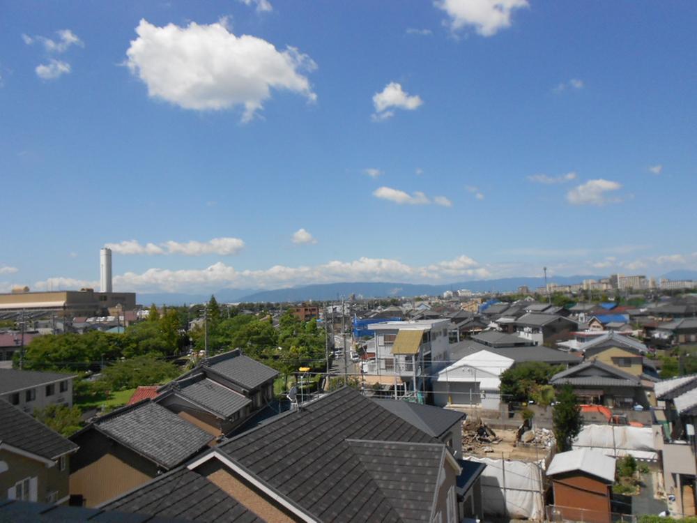 Other. It is a view from the northwest side of the hallway.