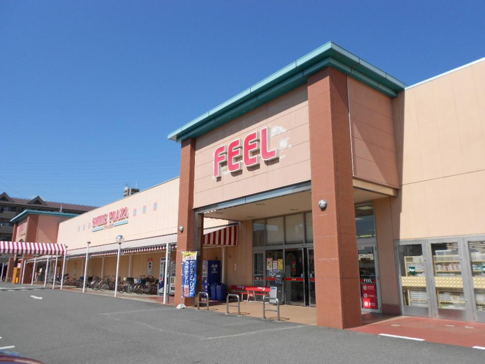 Supermarket. Feel Smile Plaza ・ 940m (12 minutes walk)