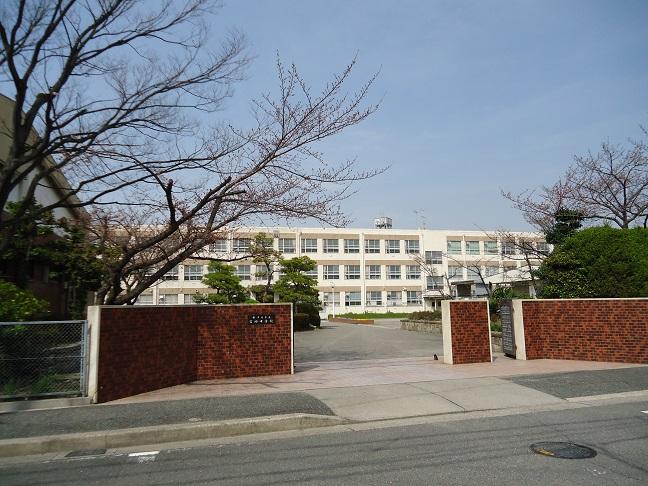 Junior high school. Tomita Junior High School