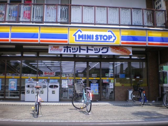 Convenience store. MINISTOP up (convenience store) 160m